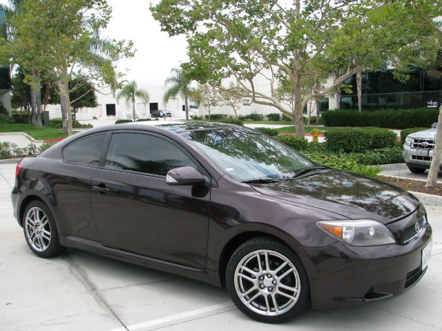 Scion tC 2005 photo 1