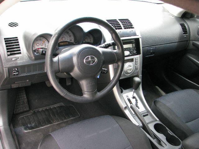 Scion tC 2005 photo 3