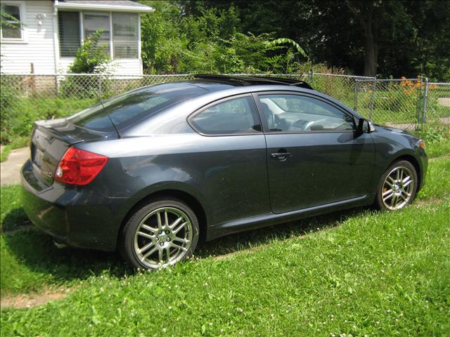 Scion tC 2005 photo 1