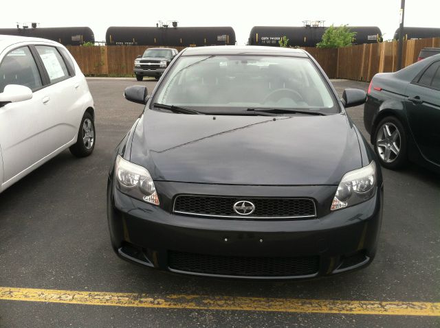 Scion tC 2005 photo 1