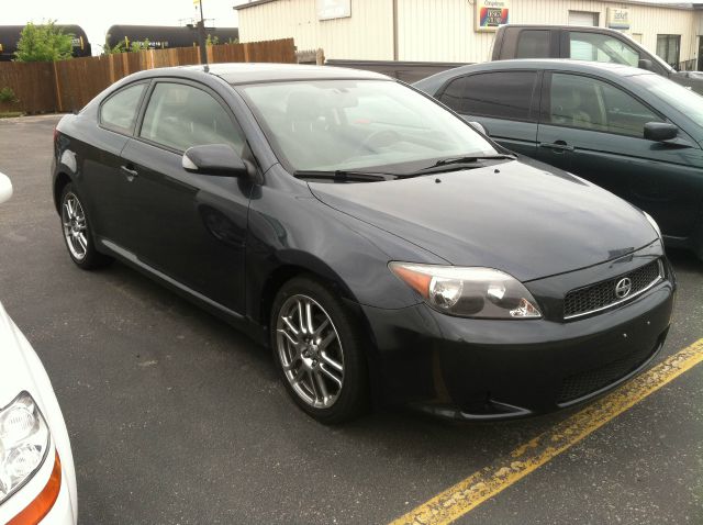 Scion tC 2005 photo 2