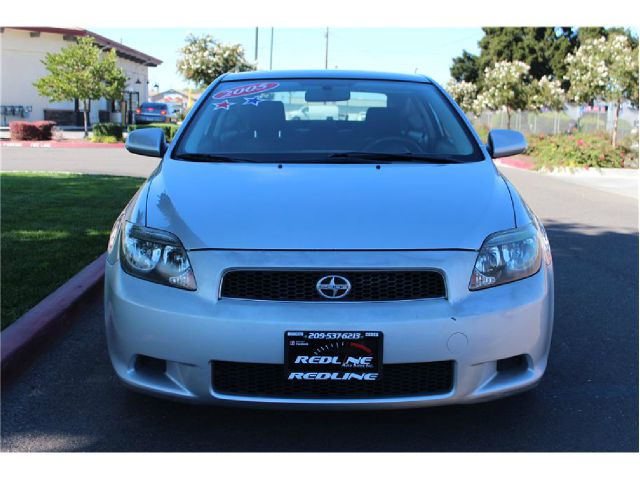 Scion tC 2005 photo 1