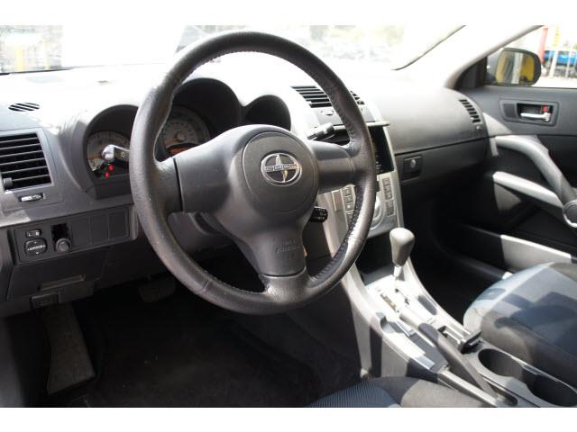 Scion tC 2005 photo 8