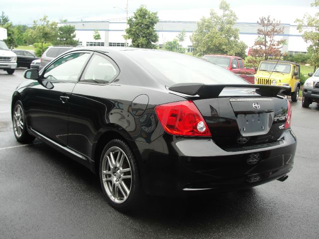 Scion tC 2005 photo 1