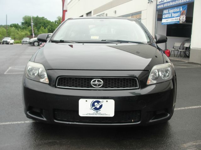 Scion tC 2005 photo 2