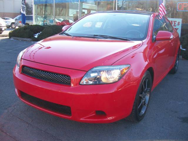 Scion tC 2005 photo 1