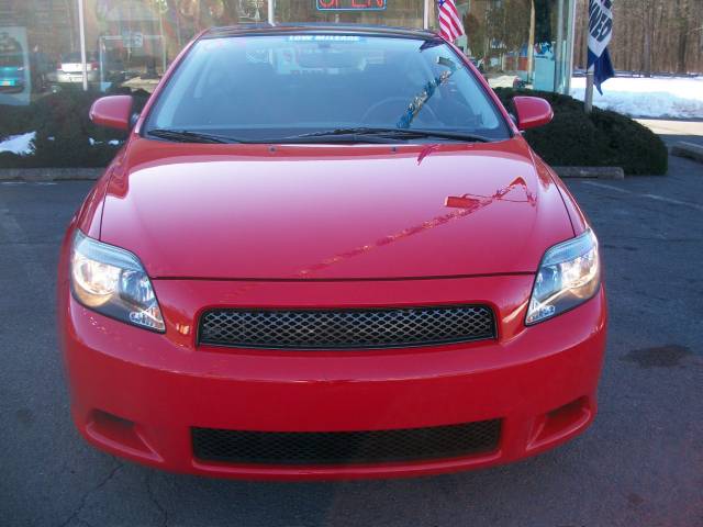 Scion tC 2005 photo 2