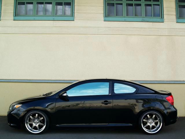 Scion tC 2005 photo 2