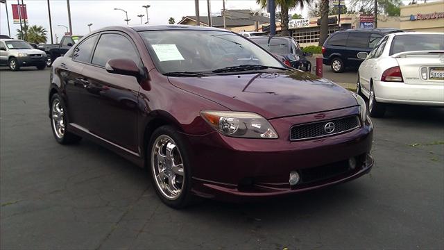 Scion tC 2005 photo 1