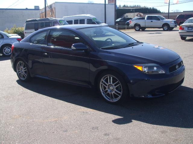 Scion tC 2005 photo 2