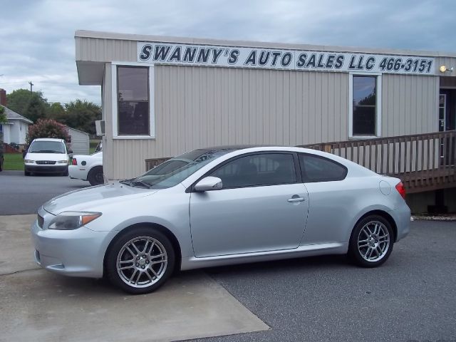 Scion tC 2005 photo 1