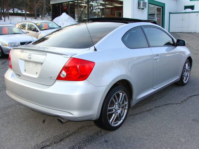 Scion tC 2005 photo 1