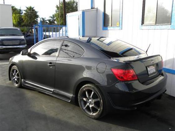 Scion tC 2005 photo 2