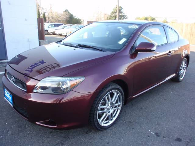 Scion tC 2005 photo 1