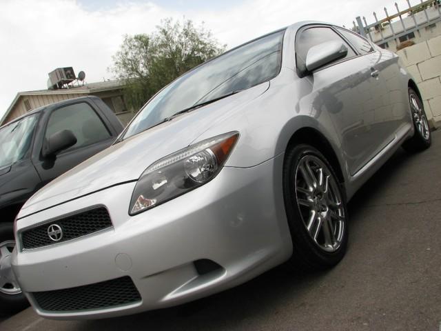 Scion tC 2005 photo 2