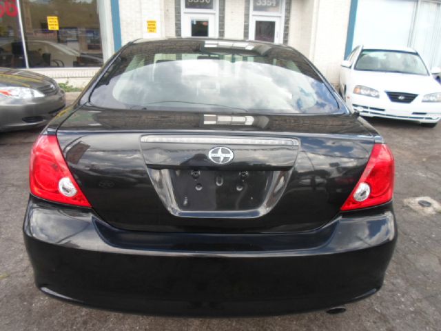 Scion tC 2005 photo 1