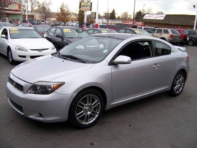 Scion tC 2005 photo 1