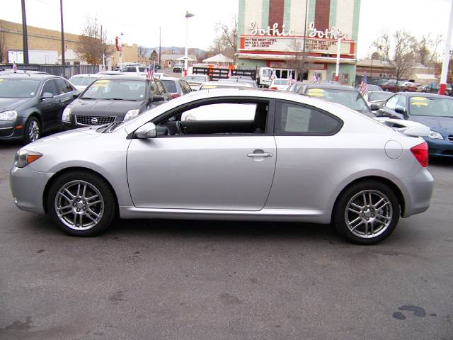 Scion tC 2005 photo 2