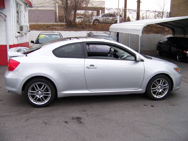 Scion tC 2005 photo 3