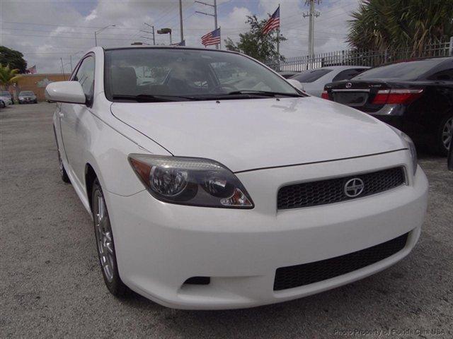 Scion tC 2005 photo 1