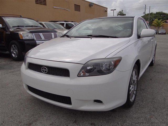 Scion tC 2005 photo 2