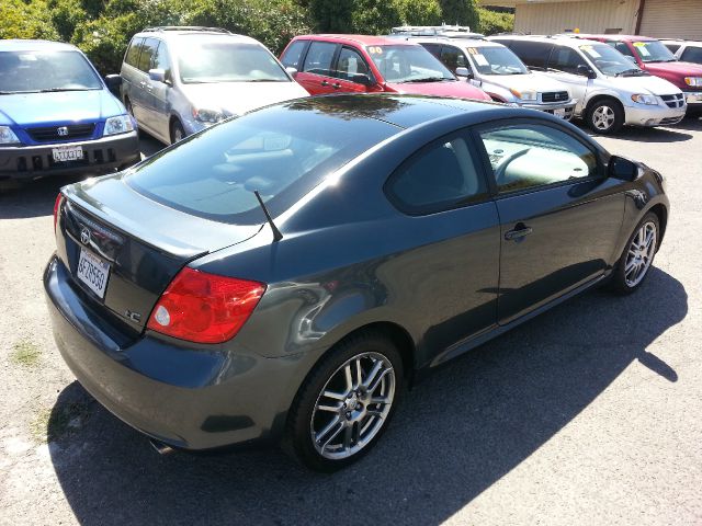 Scion tC 2006 photo 2