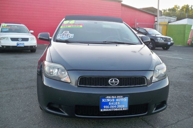 Scion tC 2006 photo 1