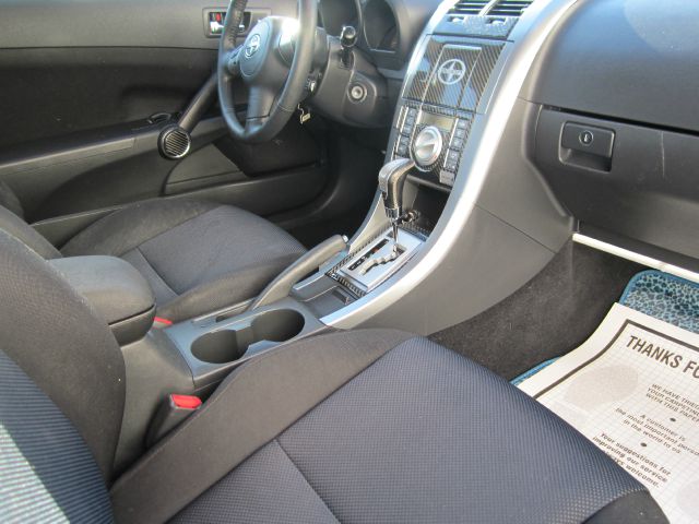 Scion tC 2006 photo 1