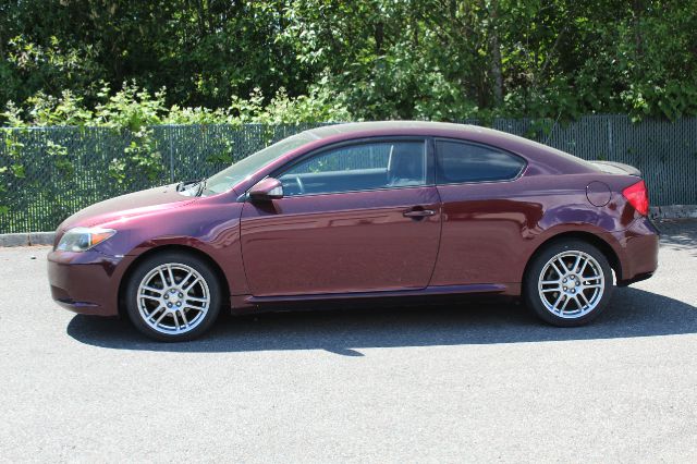 Scion tC 2006 photo 2