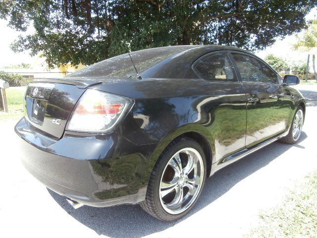 Scion tC 2006 photo 1