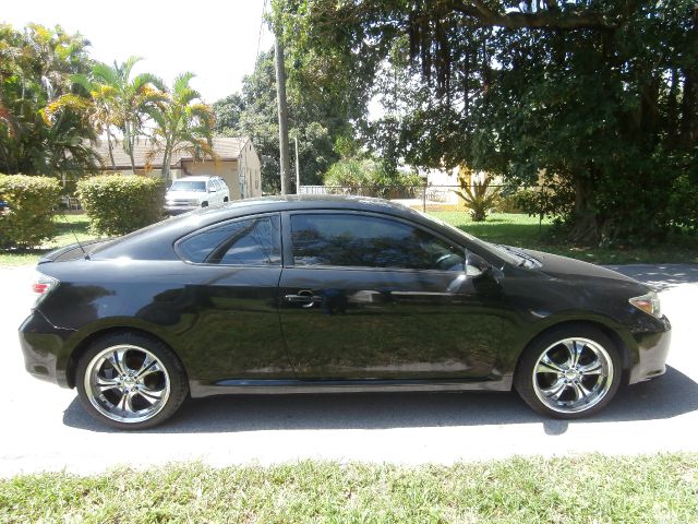 Scion tC 2006 photo 2