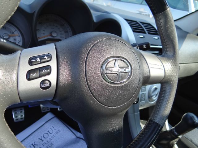 Scion tC 2006 photo 10