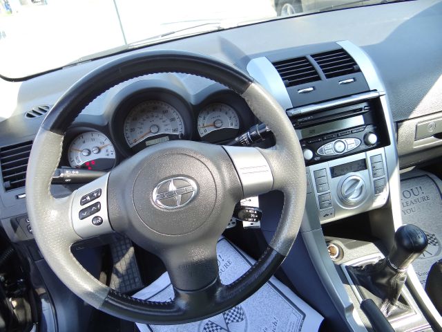 Scion tC 2006 photo 9