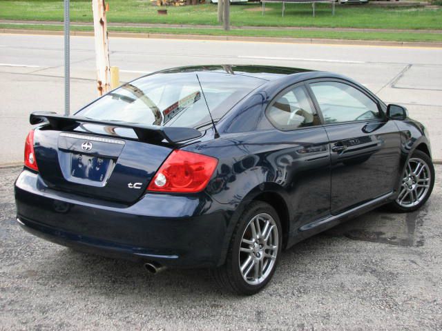 Scion tC 2006 photo 2