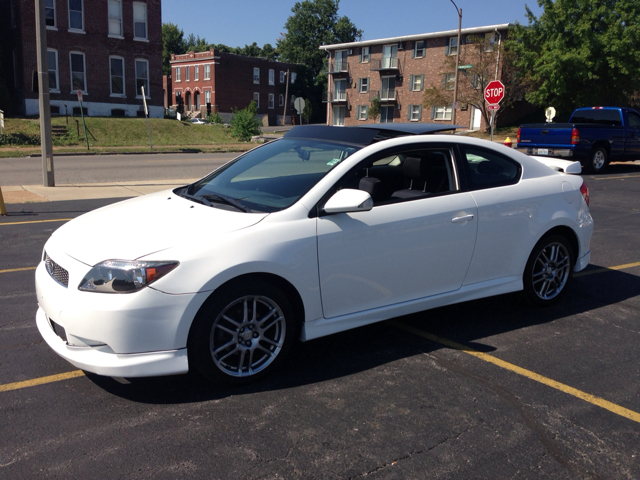 Scion tC 2006 photo 1