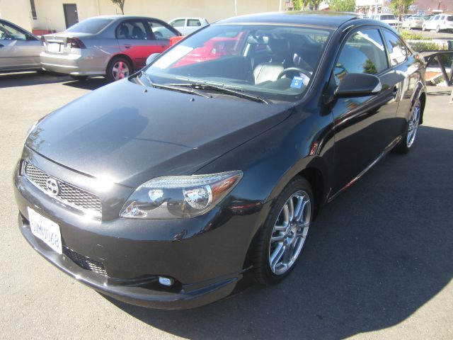 Scion tC 2006 photo 2