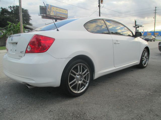 Scion tC 2006 photo 2