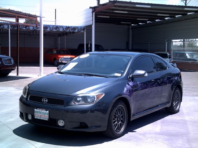 Scion tC 2006 photo 2