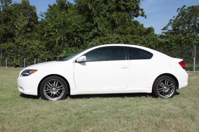 Scion tC 2006 photo 1