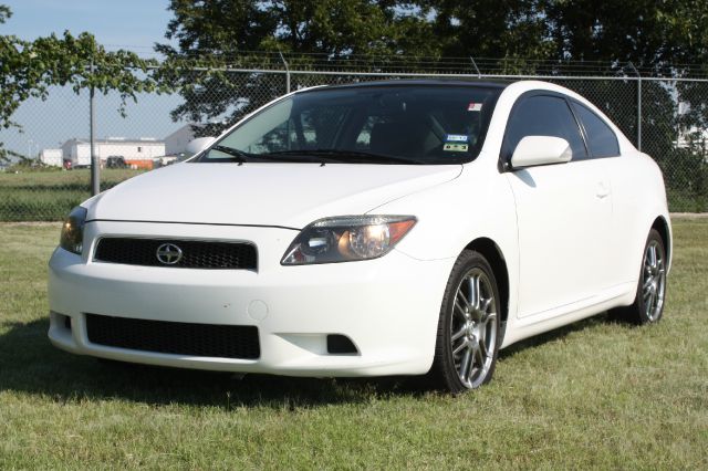 Scion tC 2006 photo 2