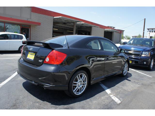 Scion tC 2006 photo 1