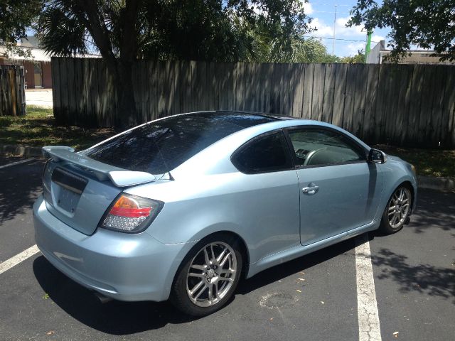 Scion tC 2006 photo 2