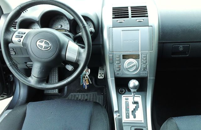 Scion tC 2006 photo 14