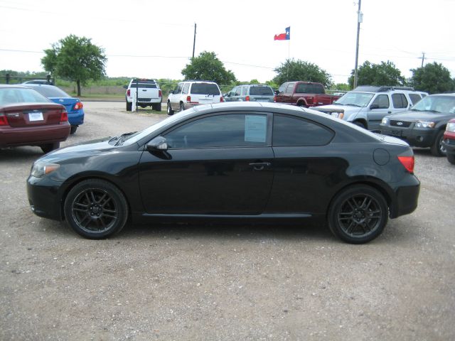 Scion tC 2006 photo 1