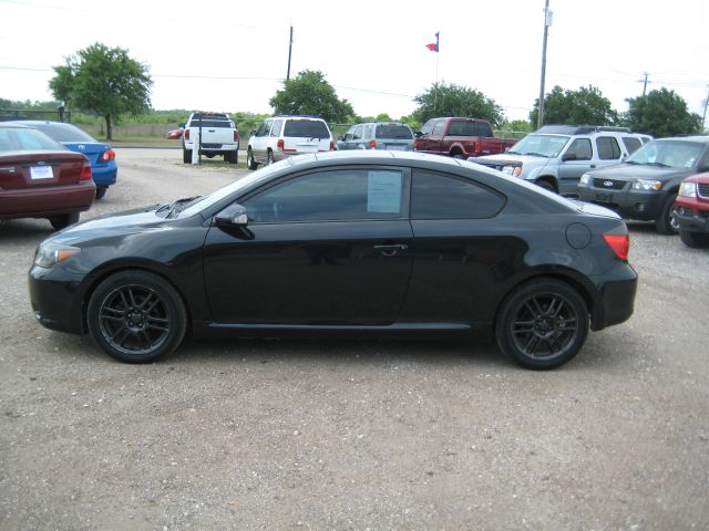 Scion tC 2006 photo 2