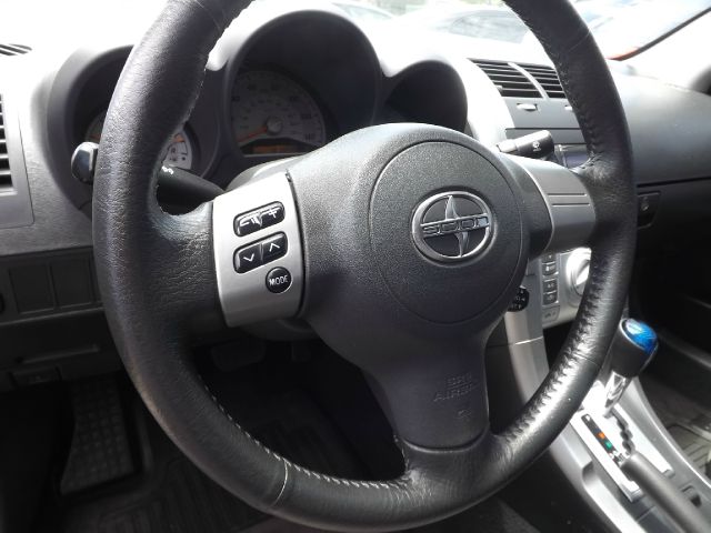 Scion tC 2006 photo 1