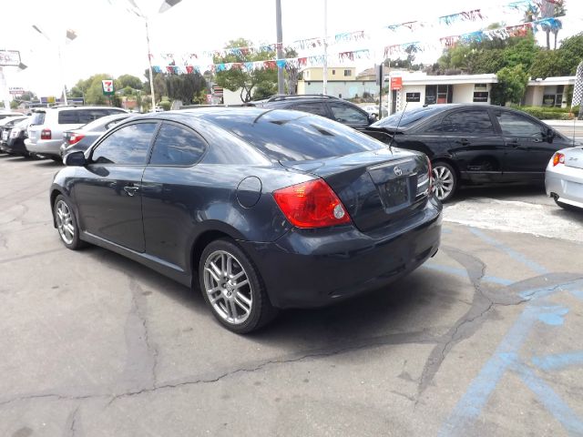 Scion tC 2006 photo 2