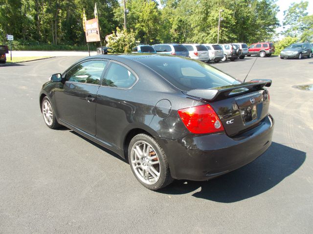 Scion tC 2006 photo 2