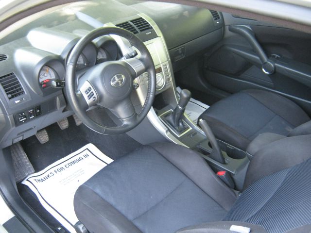 Scion tC 2006 photo 2