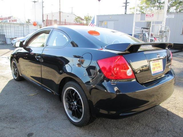 Scion tC 2006 photo 2